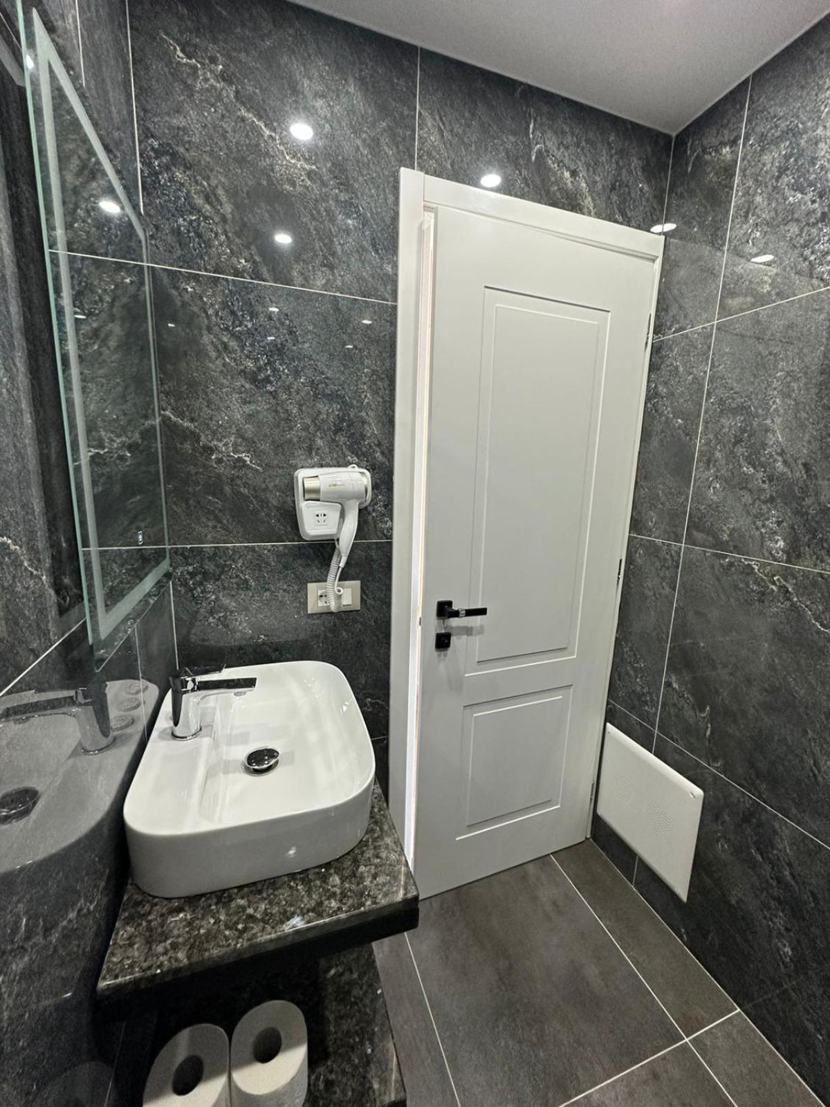 Hotel Europa Круя Экстерьер фото
